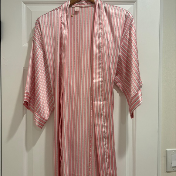 Victoria Secret Robe Rare! - Picture 4 of 5